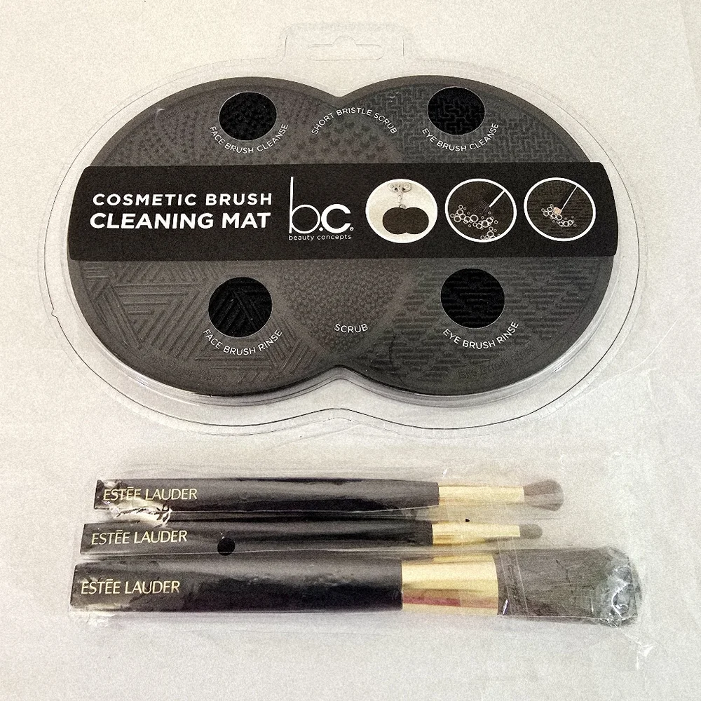 Estée Lauder Cosmetic Brush Set with Cleaning Mat